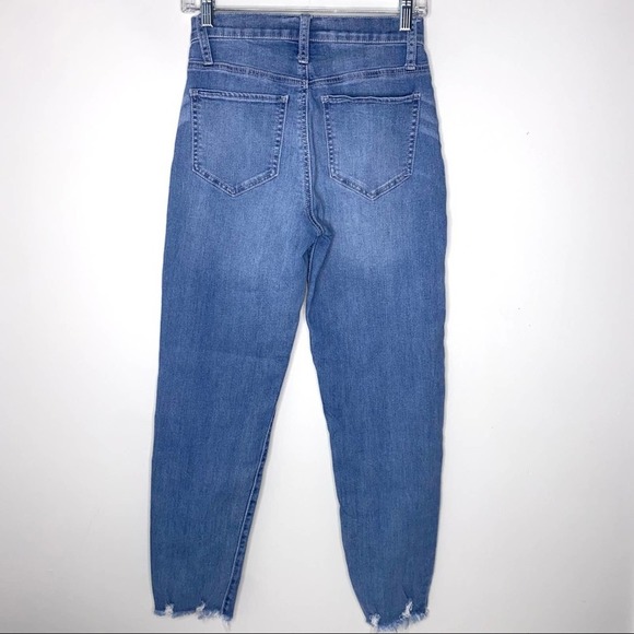 SO High Rise Mom Jeans Stretch Raw Hem Stretch In Butt Area Juniors Size 1 ~ - Picture 4 of 5